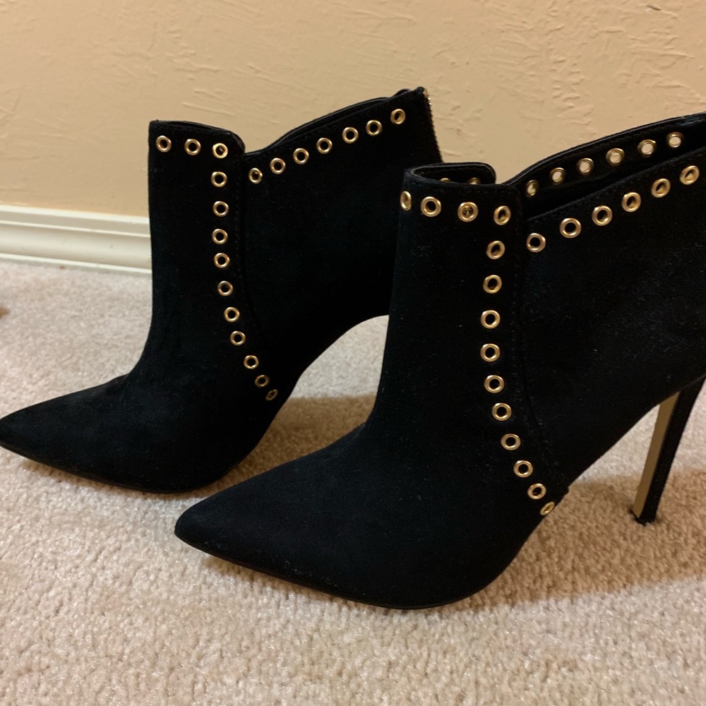 Black and gold heeled booties!